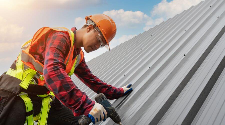 Professional Emergency Roof Repairs services in Youngstown, OH